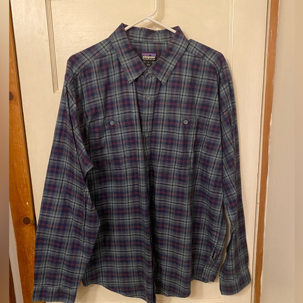 Blue Plais Men’s Patagonia Button Up - Large